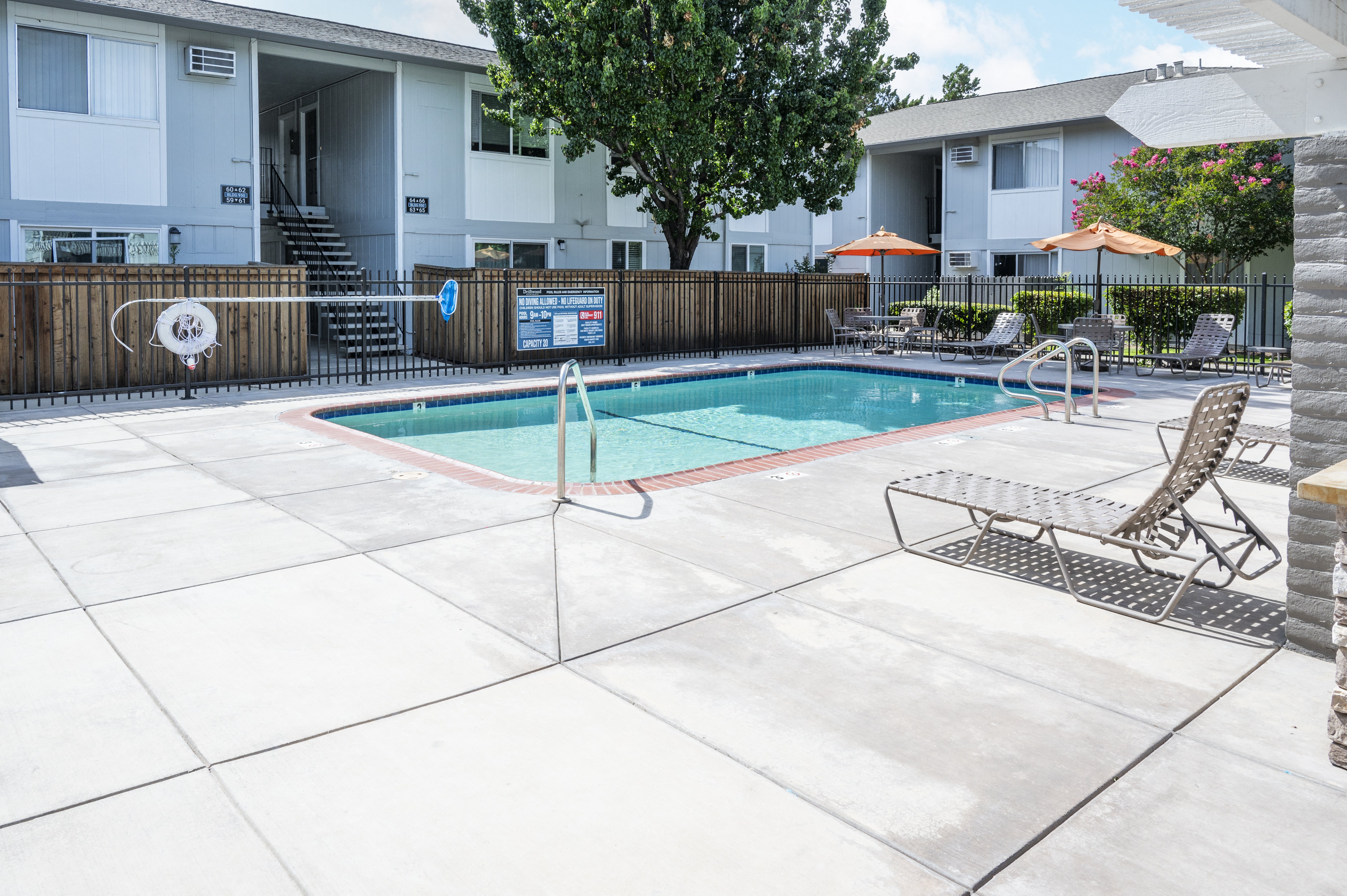 Driftwood Apartments photo 4